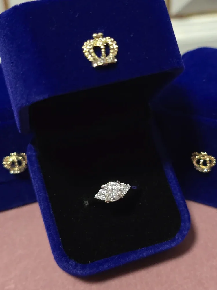 1.0 carat Elegant Round Trilogy Moissanite Diamond Ring