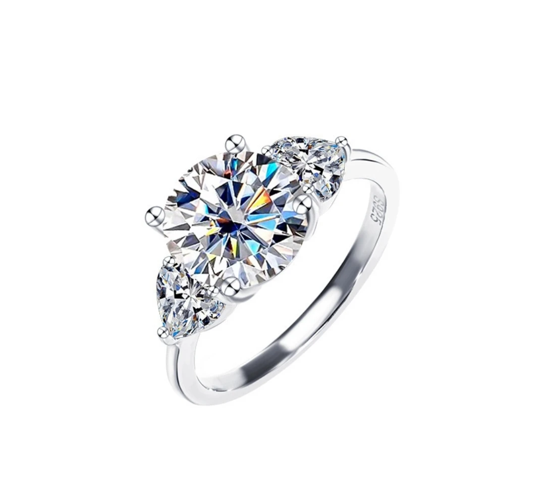 1.0 carat Elegant Round Trilogy Moissanite Diamond Ring - photo 4