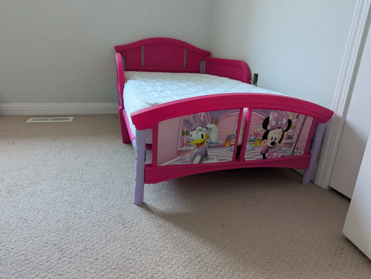 Disney Minnie Mouse Toddler Bed