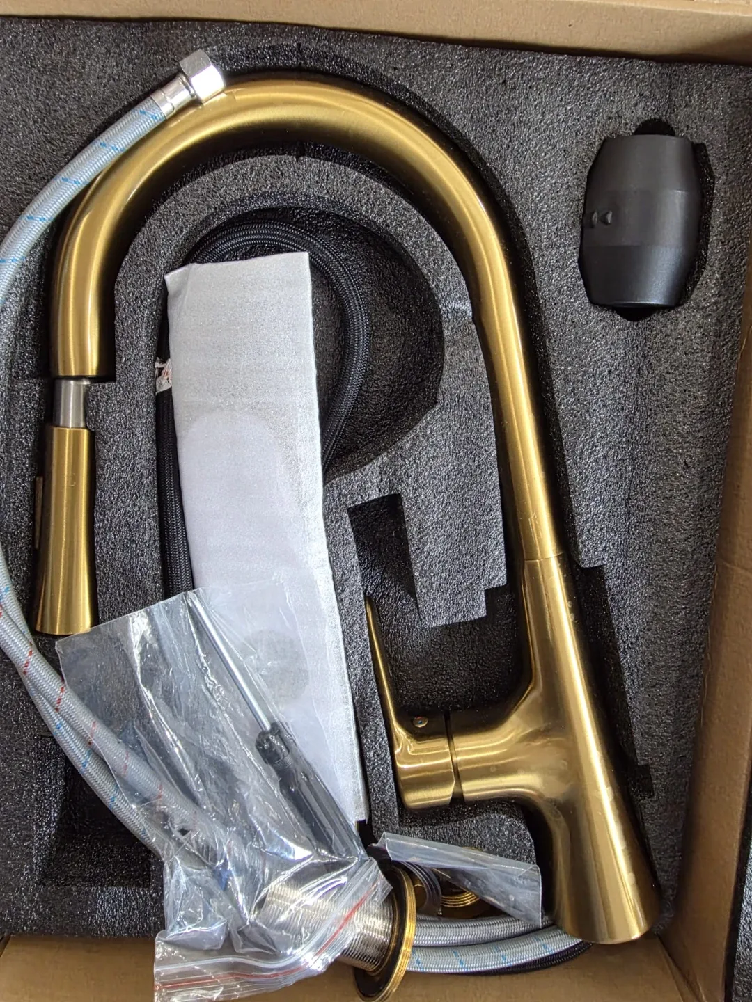 Gold Kitchen Faucet with 3-Function Spray Head image indicator(3)