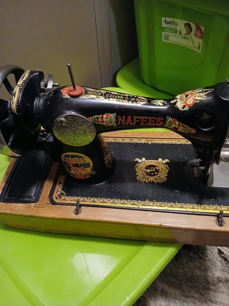 Antique Nafees Sewing Machine image indicator(2)