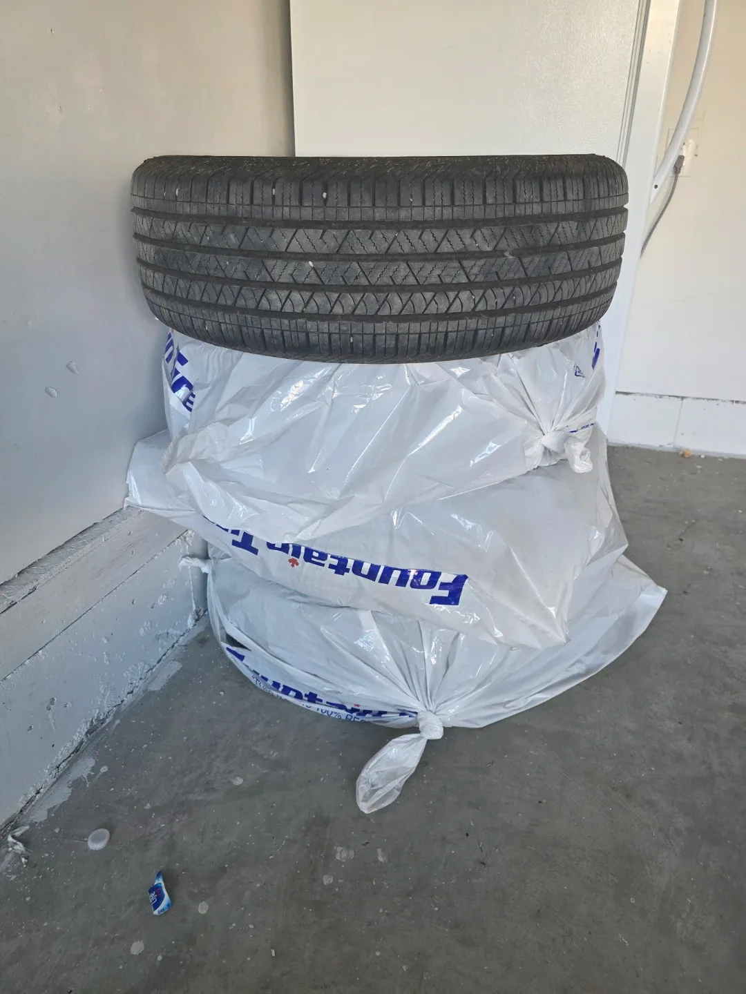 Continental Cross LX Sport Tire 235/65R17 image indicator(3)