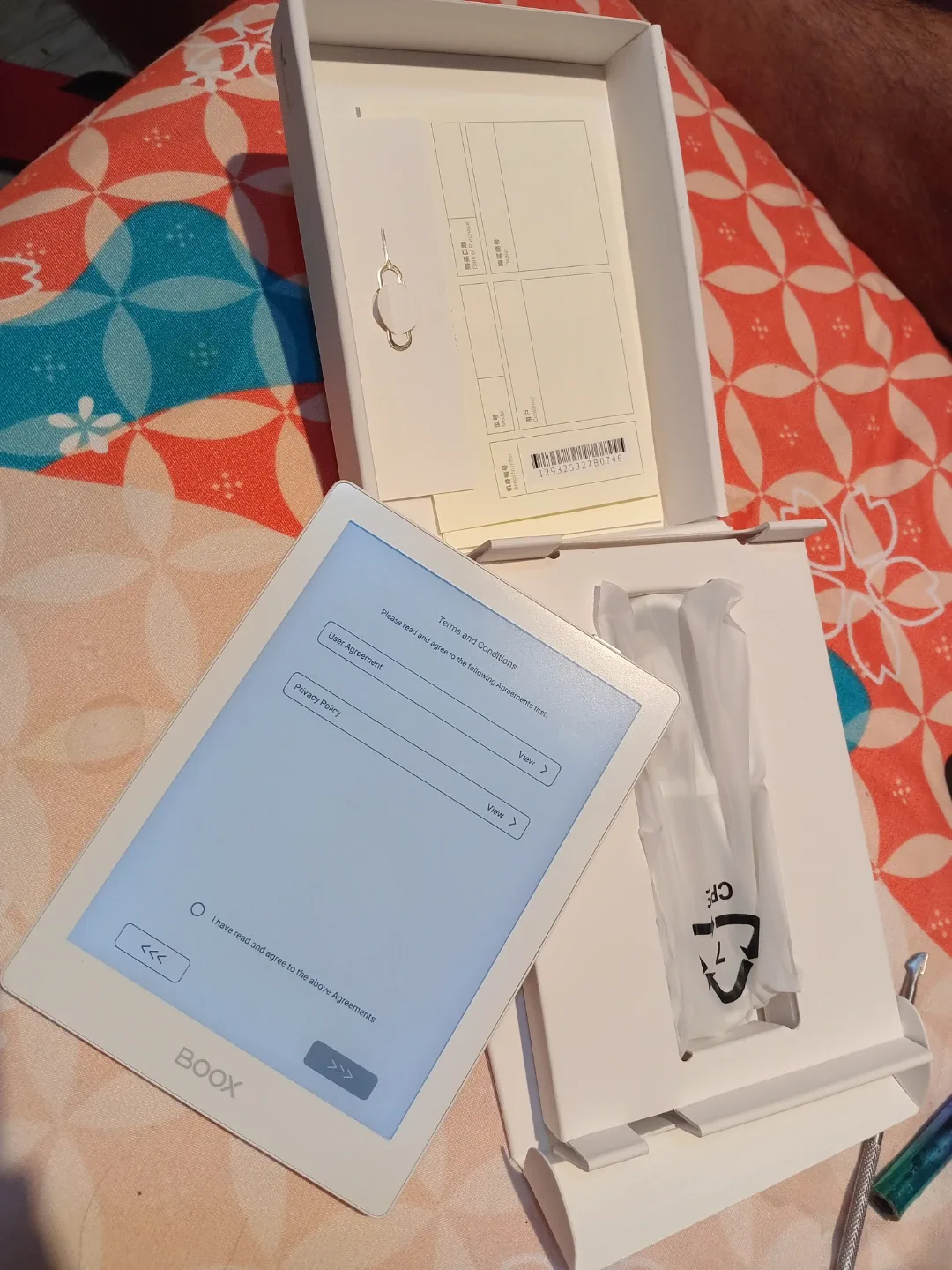 Boox Go Series e-reader WHITE COLOUR image indicator(2)