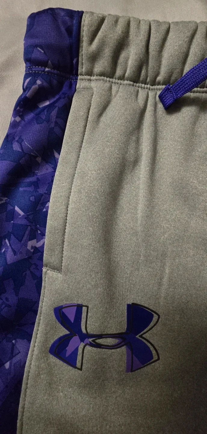 NEW! Girl's Under Armour Joggers! Size YMD (10 / 12) image indicator(4)