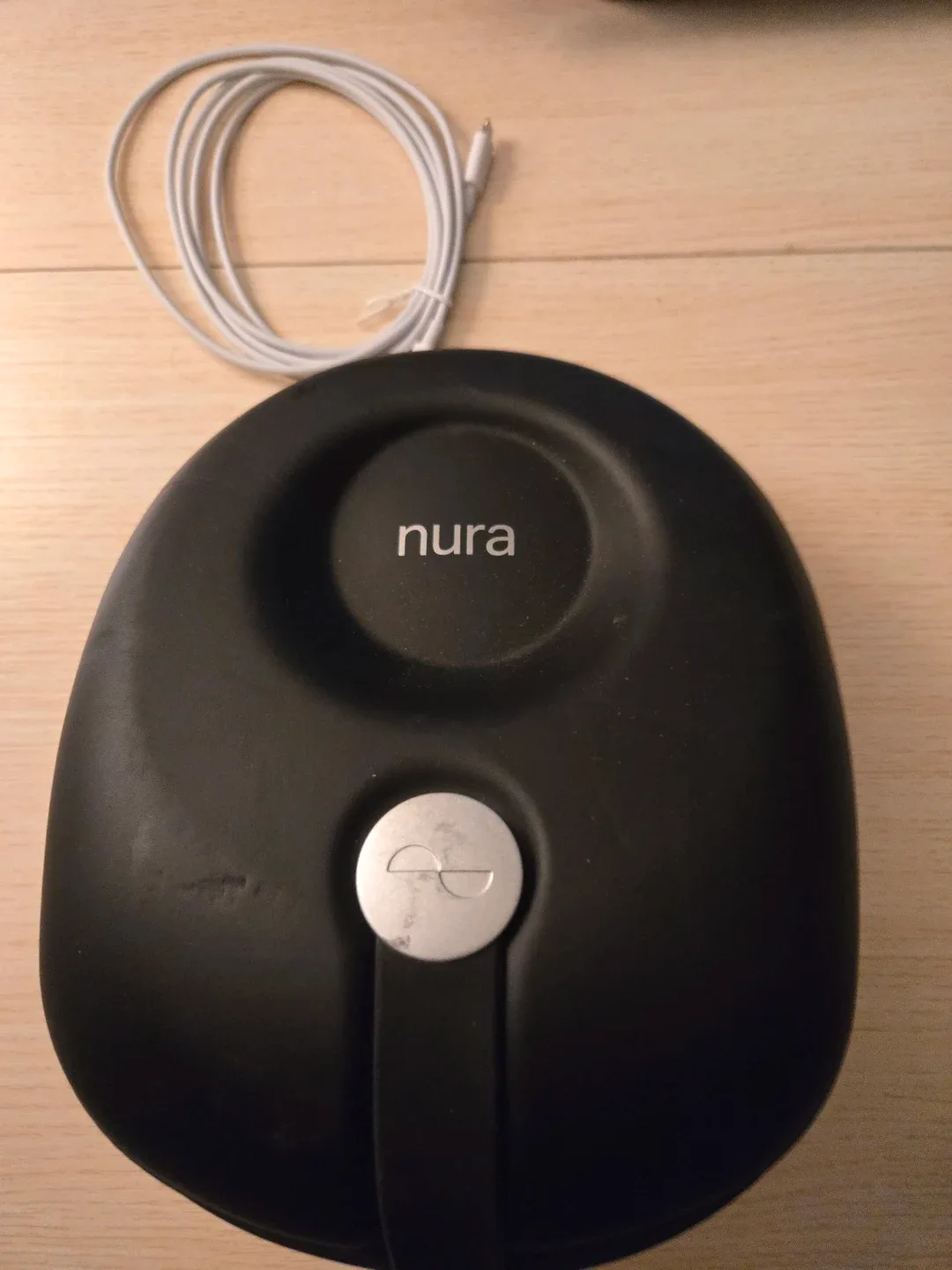Nura Headphones with Case image indicator(3)