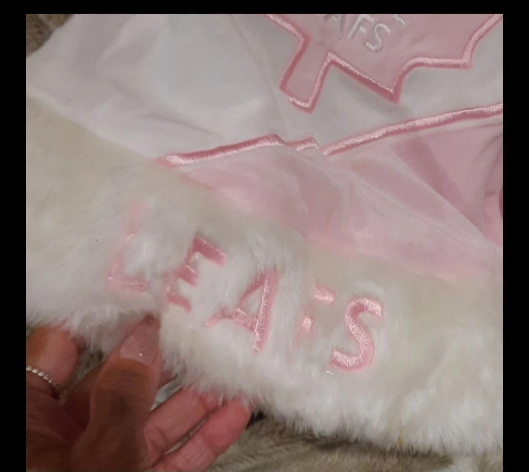 Toronto Maple 🍁 Leafs NHL faux fur Santa 🎅 Hat Cap Pink - photo 3