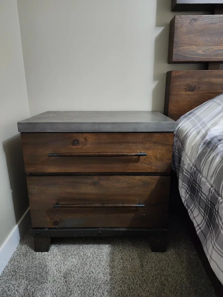 Queen Bedroom Set - Bed, Nightstand, Dresser image indicator(3)