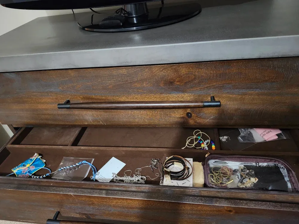 Queen Bedroom Set - Bed, Nightstand, Dresser image indicator(5)