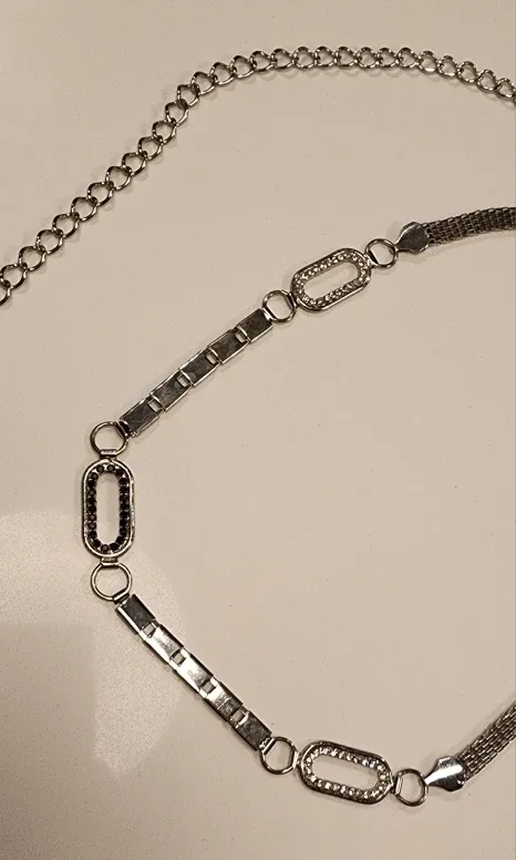 Vintage Silver-Tone Waist Belt – Adjustable & Unique Design image indicator(4)