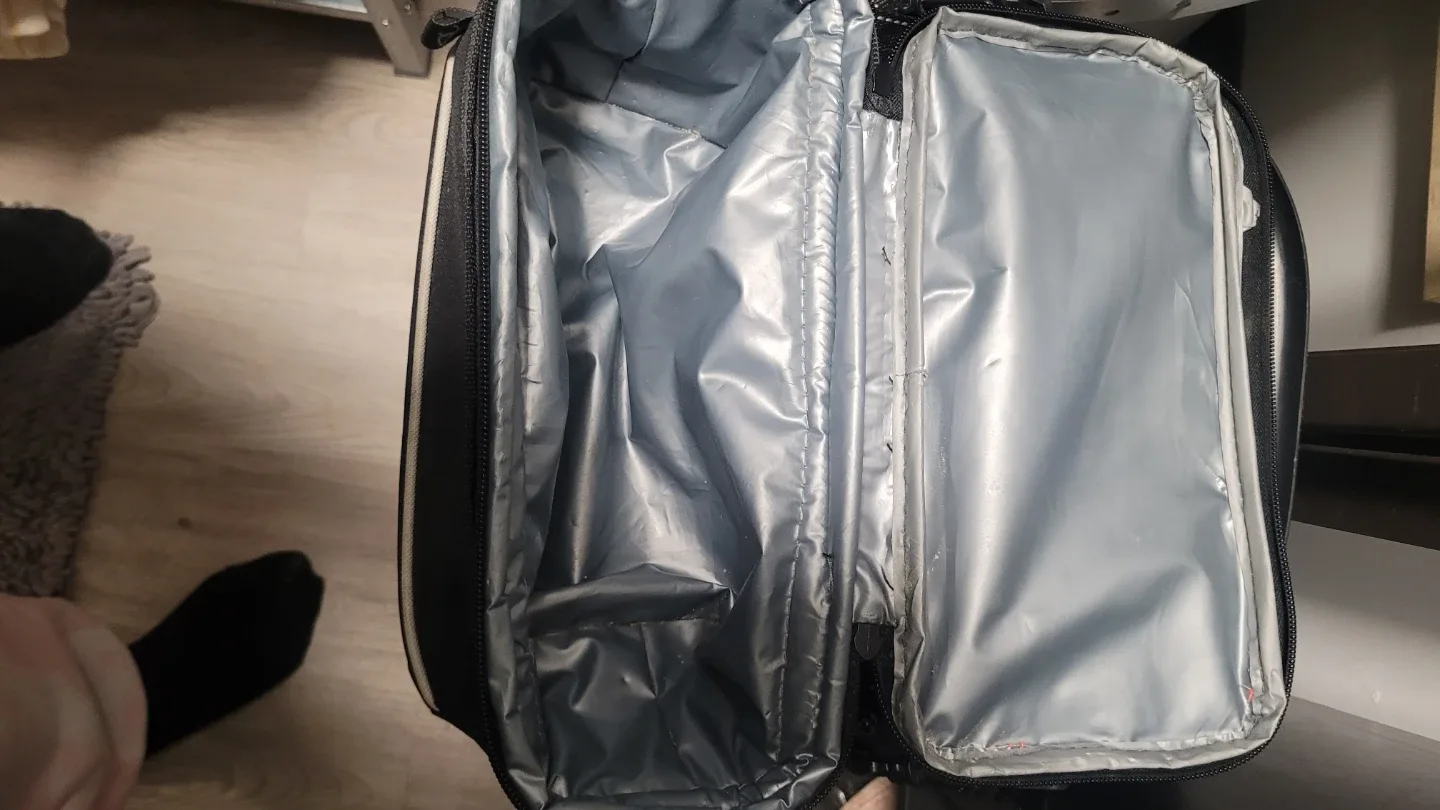 Igloo Playmate Cooler Bag - Black image indicator(2)