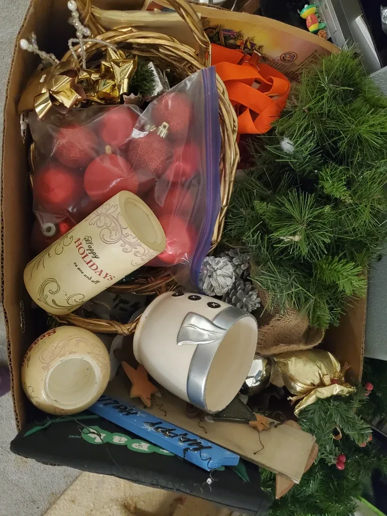 Mixed Holiday Decor Lot