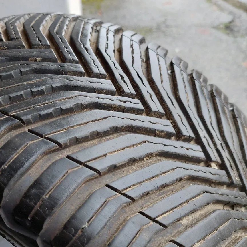 215 45 17 Michelin Cross Climate 2 image indicator(8)