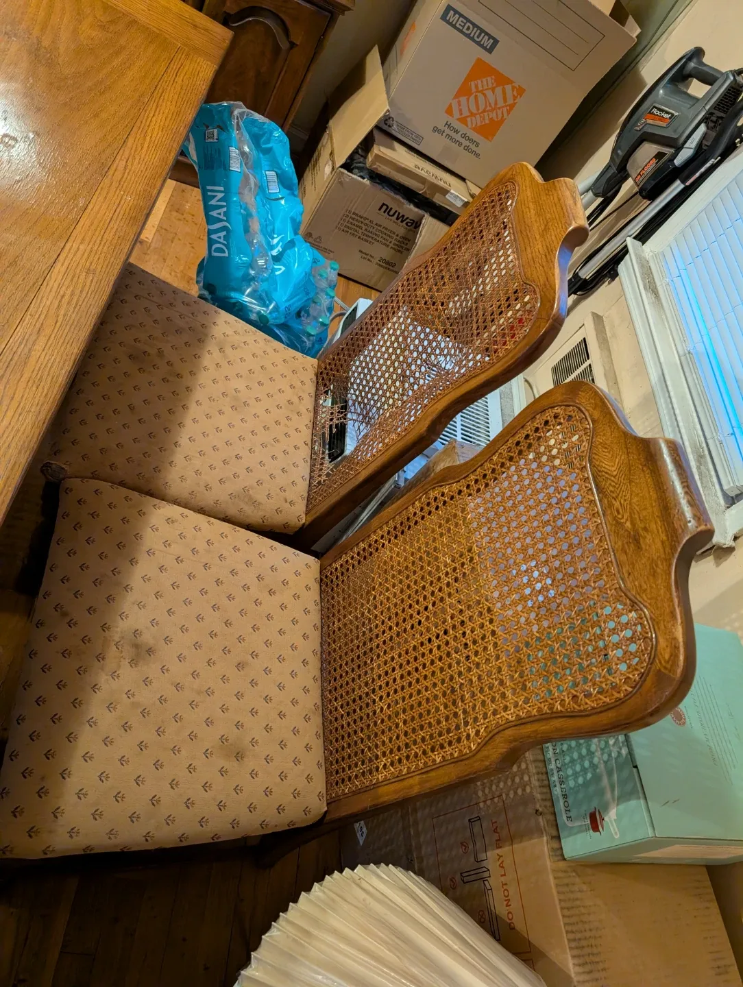 Dining Table Set with Hutch & 6 Chairs image indicator(3)