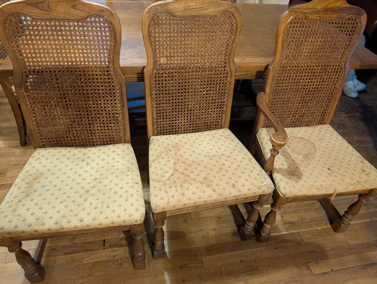 Dining Table Set with Hutch & 6 Chairs image indicator(8)