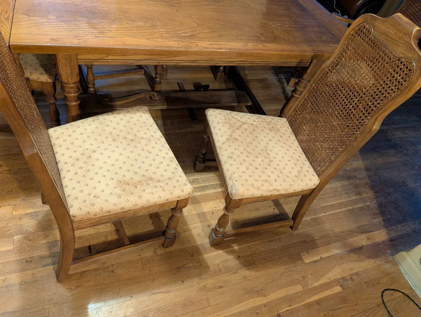 Dining Table Set with Hutch & 6 Chairs image indicator(9)