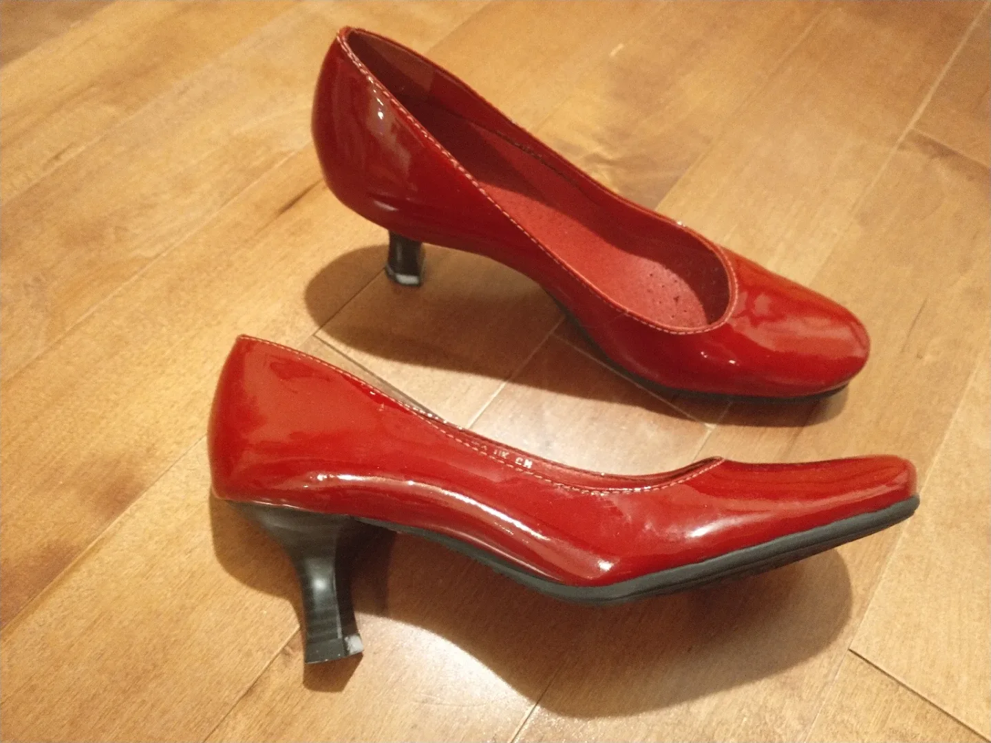 Hush Puppies red pumps size 6 image indicator(3)