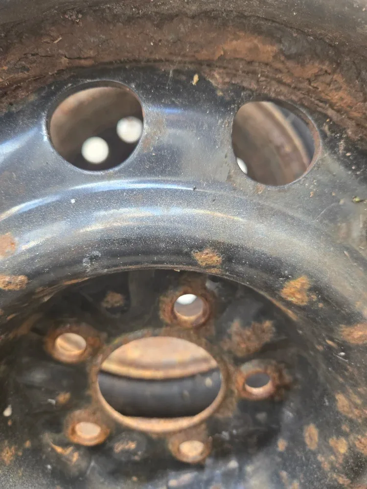 Set of 4 Used Winter Tires image indicator(2)