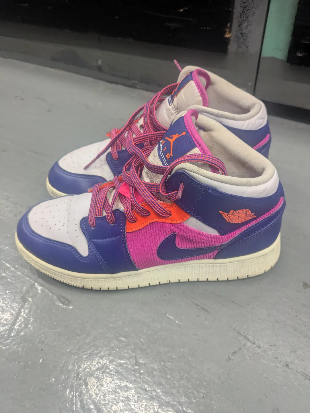Air Jordan 1 Mid GS 'Regency Purple Fire Pink' image indicator(3)