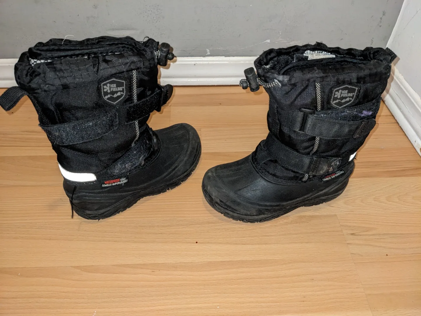 Ice Fields Black Winter Boots - Size 11