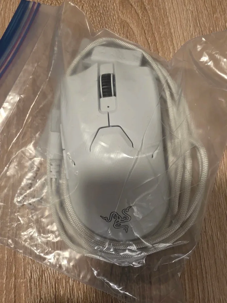 Razer Viper V2 Pro Mouse - White image indicator(2)