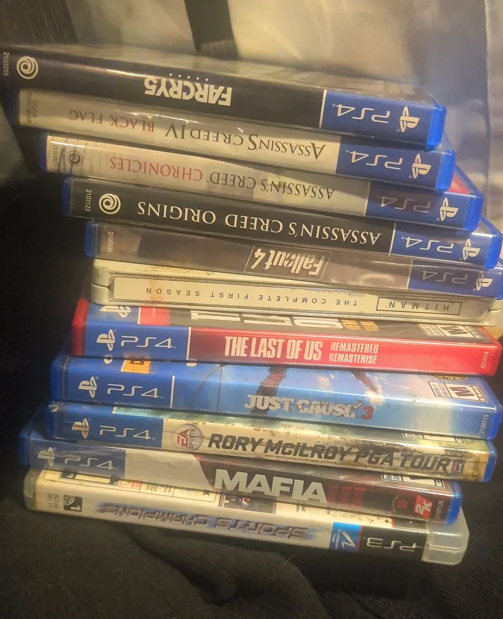 PS4 Games Bundle - Assassin's Creed, Fallout, Last of Us image indicator(2)