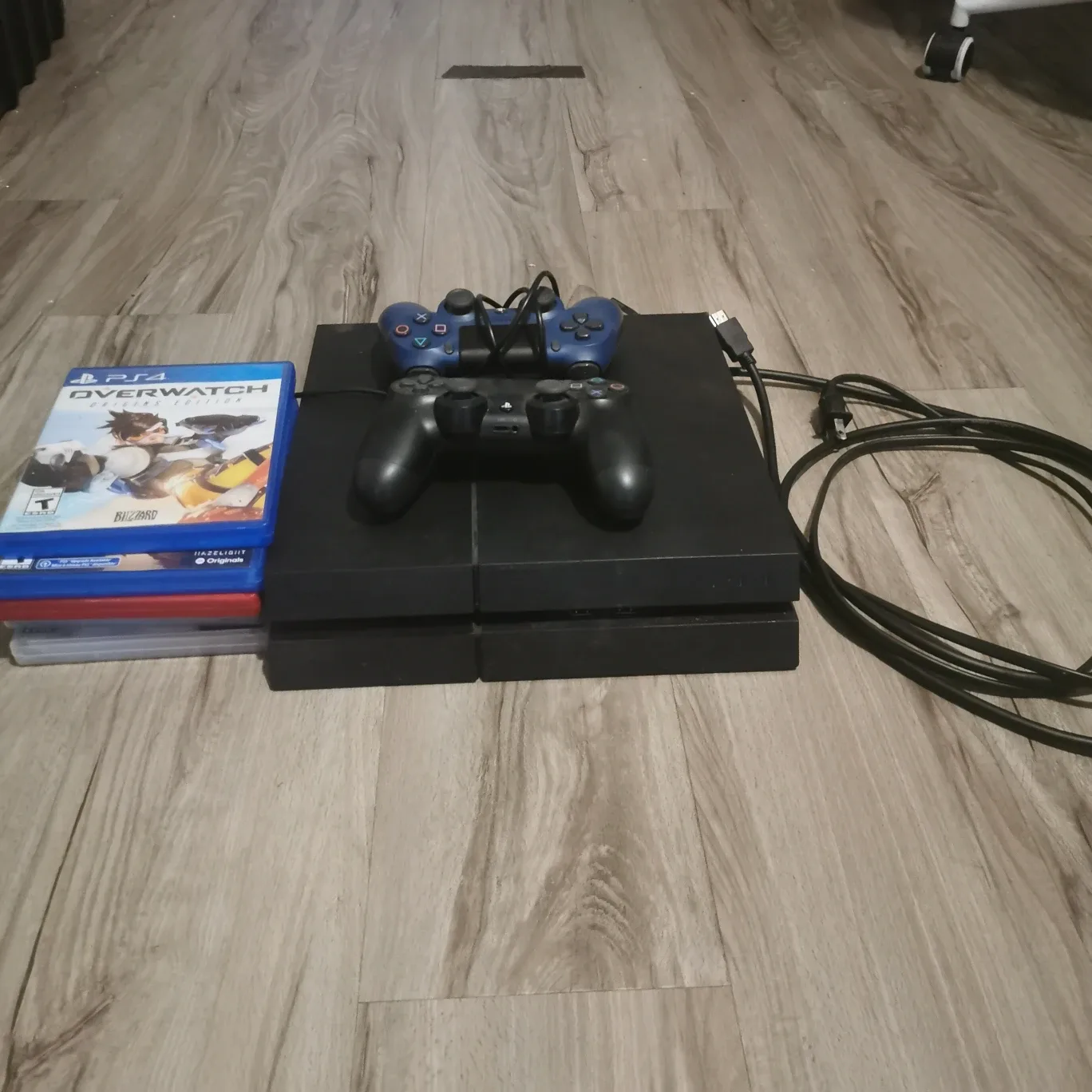 PlayStation 4 Console with Games & Controllers image indicator(2)