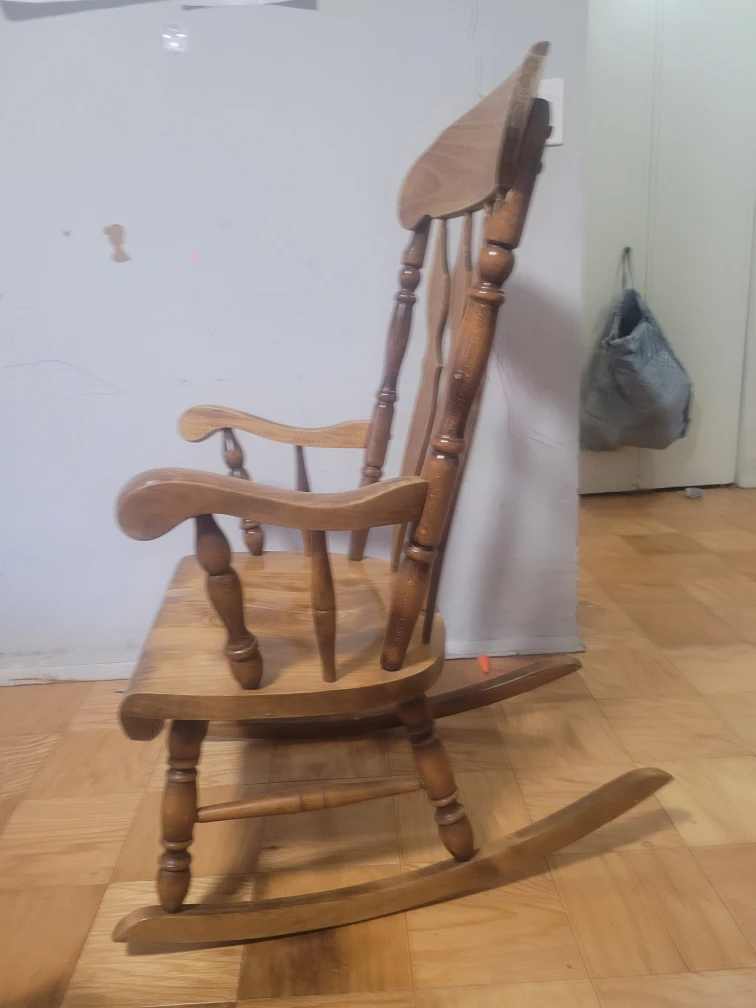 Wooden Rocking Chair - Great Condition! - photo 2