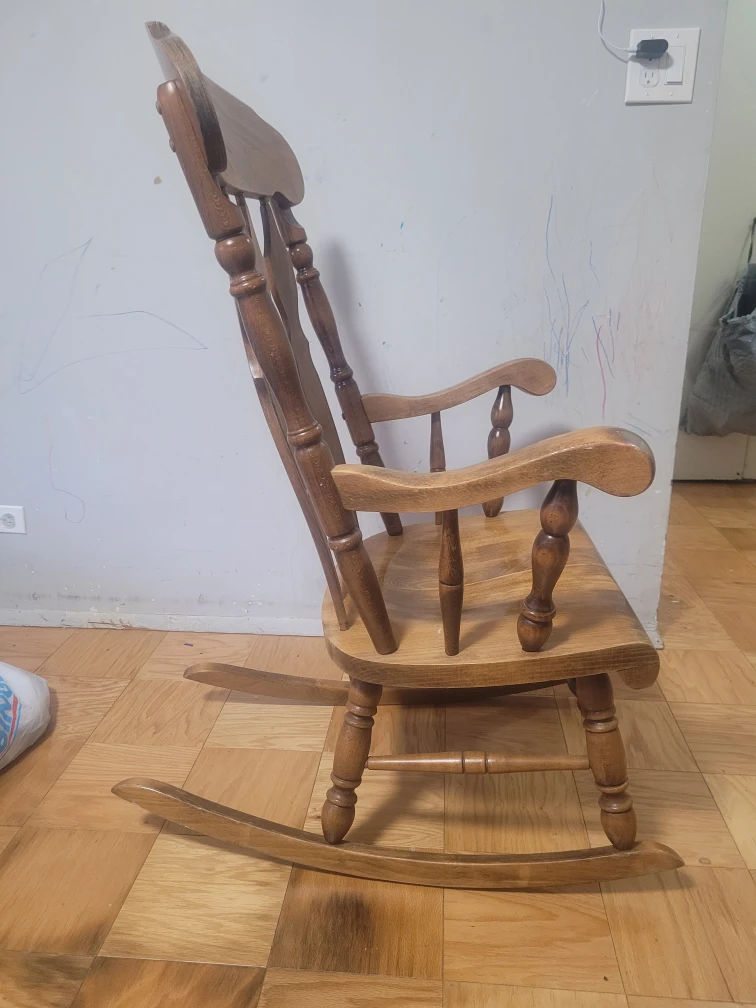 Wooden Rocking Chair - Great Condition! - photo 3