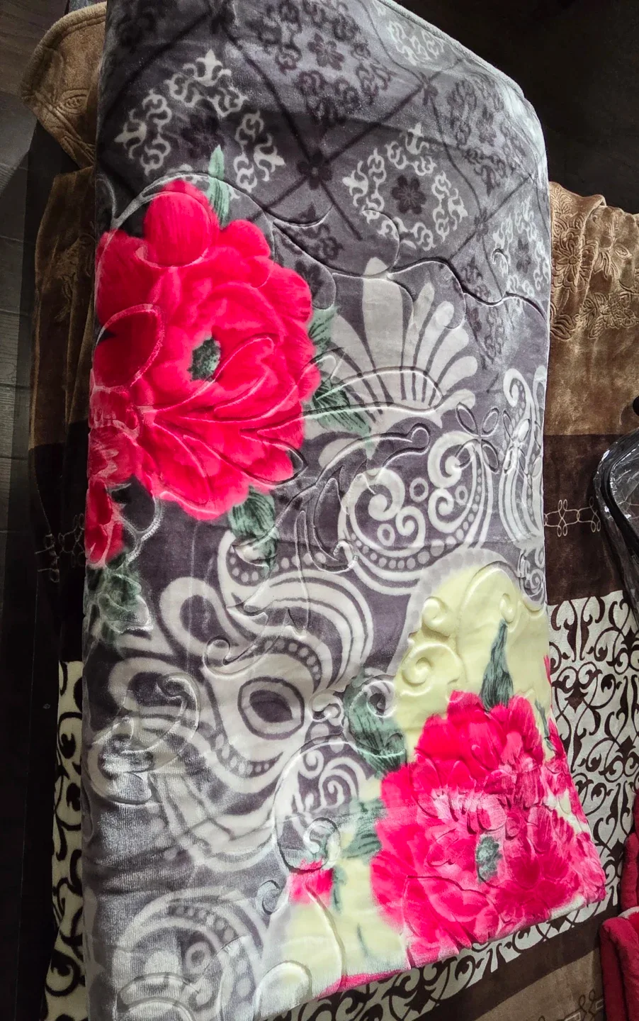 Brand New Plush Blanket — Feels Like a Hug 🤍 image indicator(3)