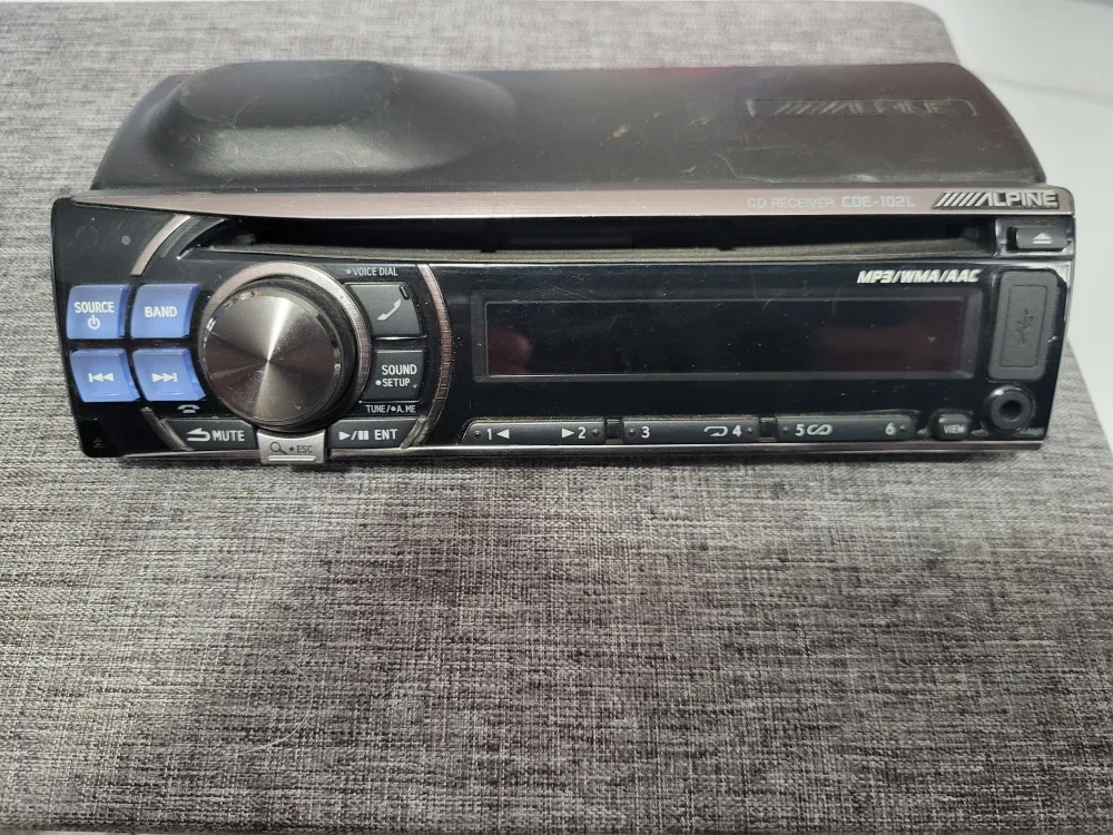 Alpine CDE-102L CD Receiver Faceplate w/Case