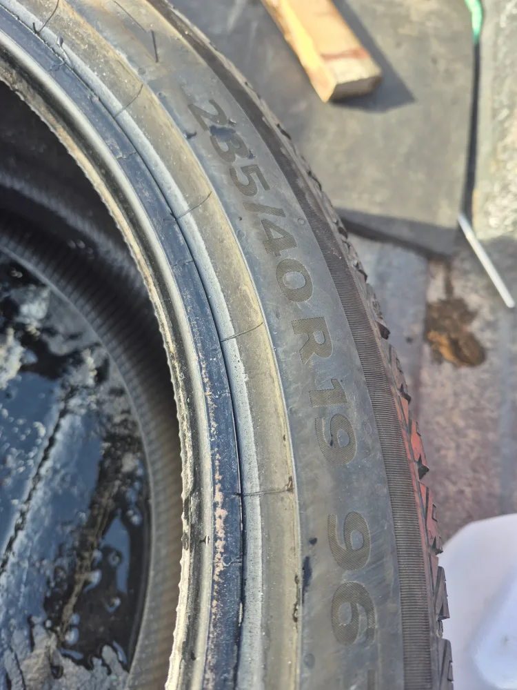 235/40r19 two Continental Winter Tires image indicator(6)