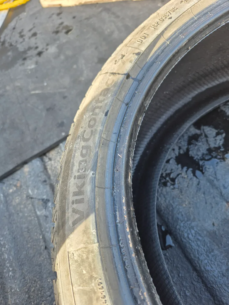 235/40r19 two Continental Winter Tires image indicator(7)