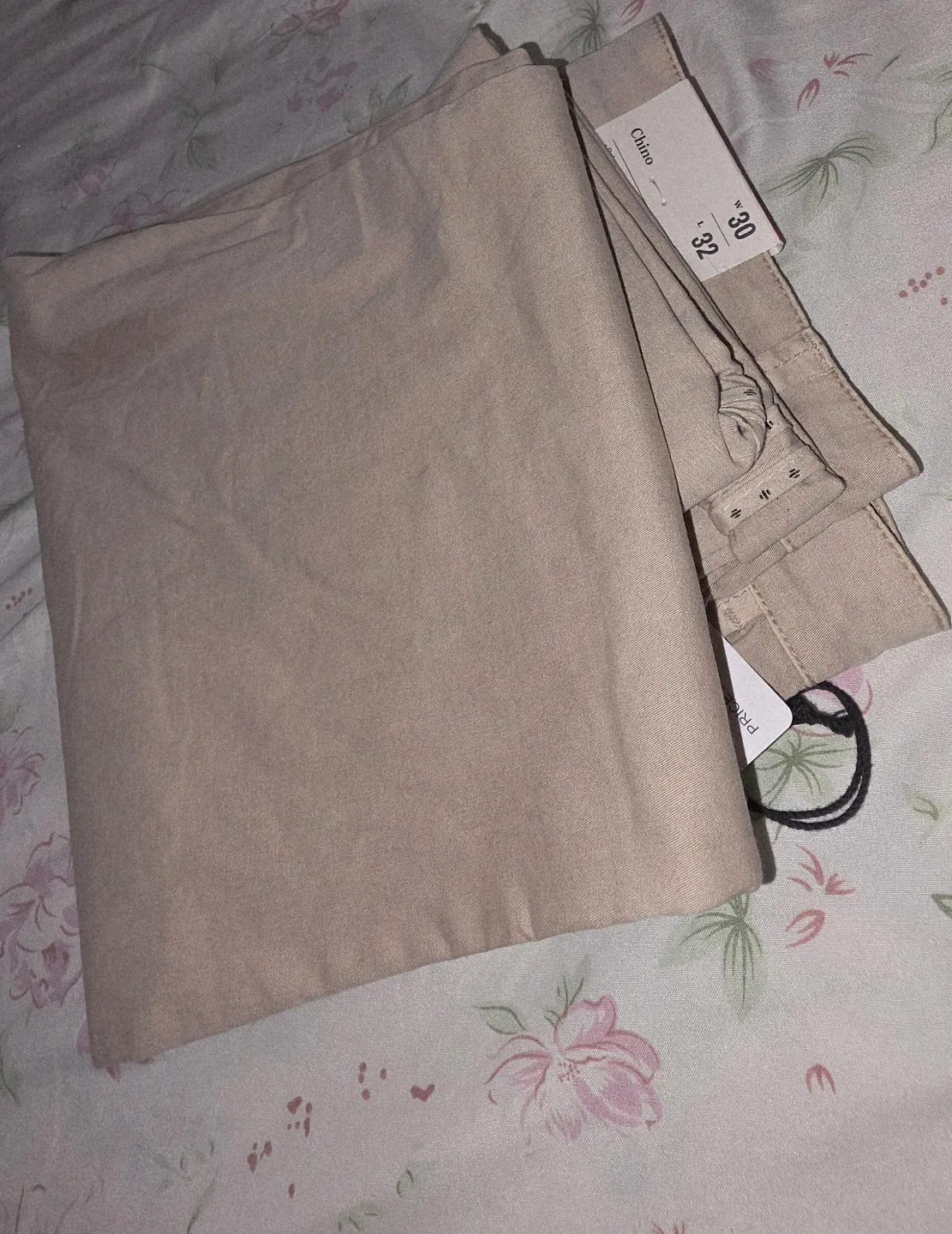 New H&M Chino Pants - Size 30x32 image indicator(6)