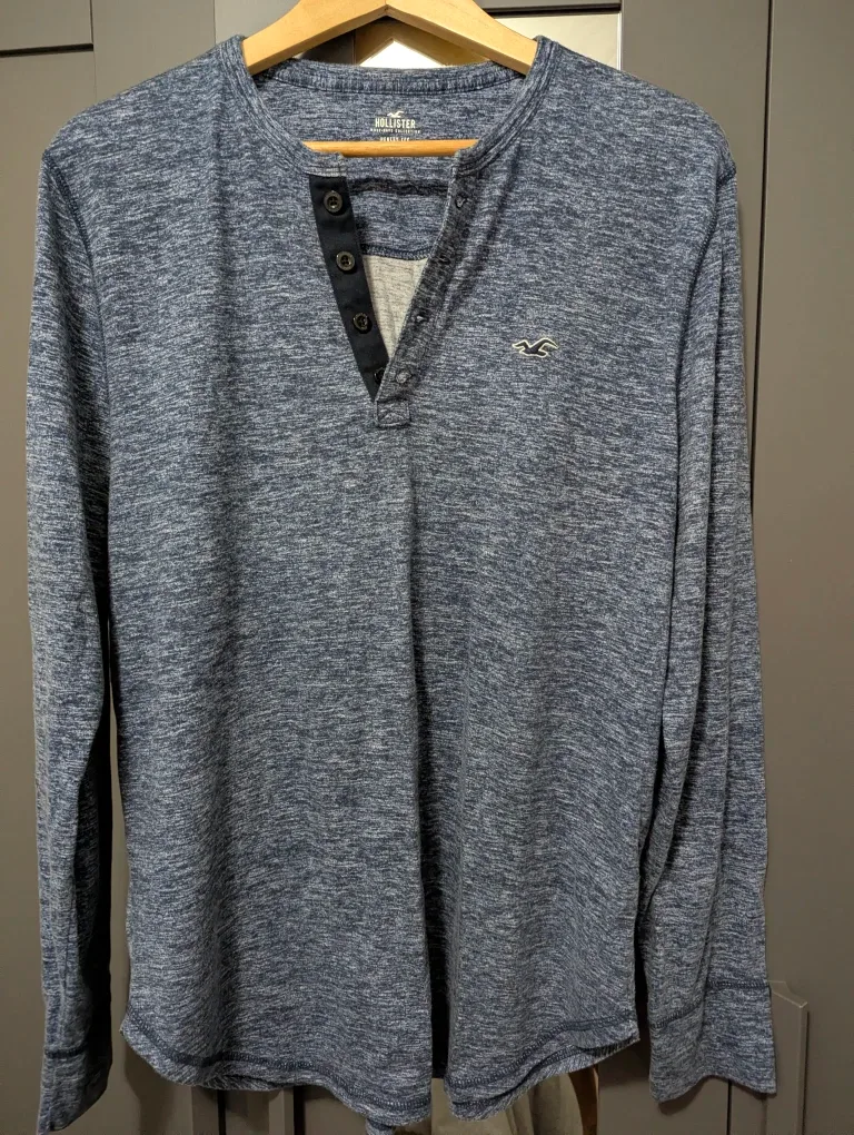 Hollister Henley Longsleeve - Men's Large