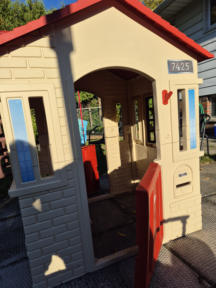 Little Tikes Playhouse - Kids Fun! - photo 2