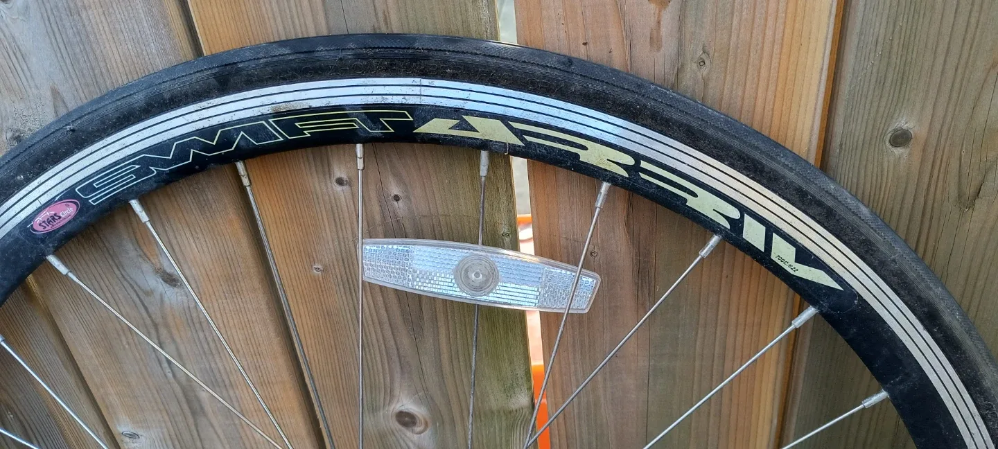 Pair of 700c Bicycle Wheels image indicator(2)