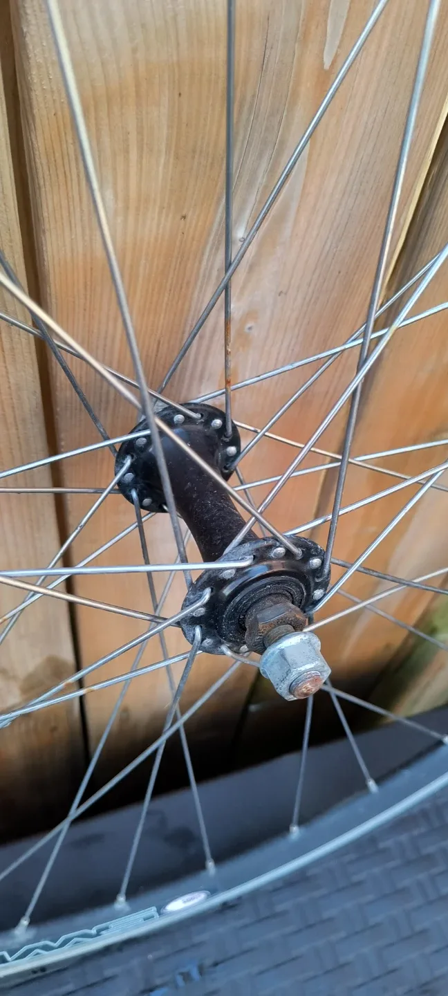 Pair of 700c Bicycle Wheels image indicator(4)