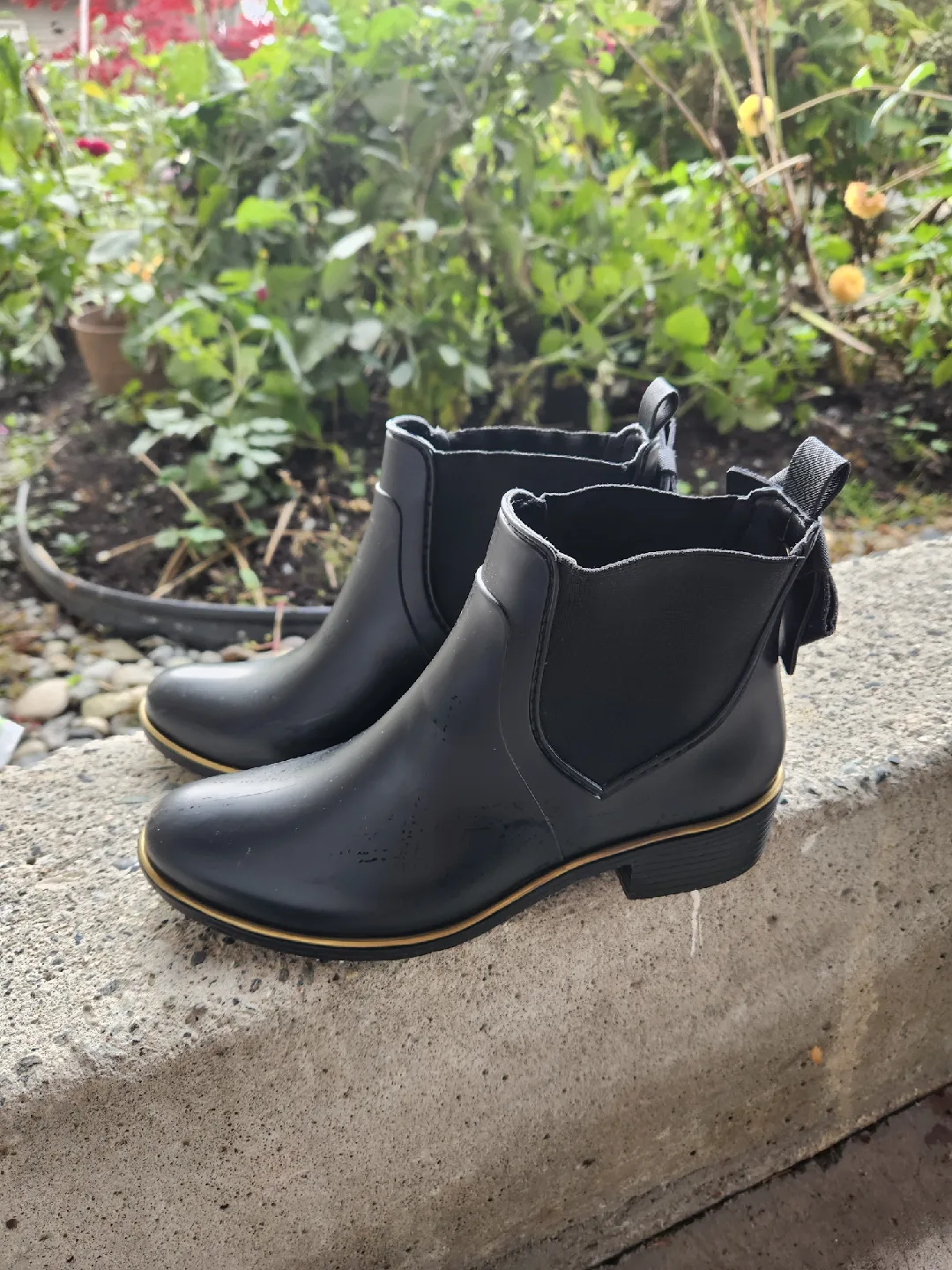 Kate Spade Black Rain Boots Size 6 image indicator(2)