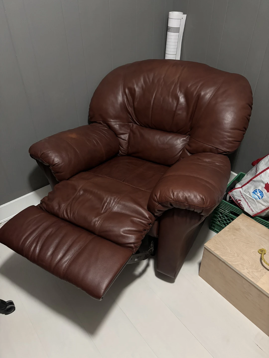 Brown Leather Recliner Armchair - photo 2