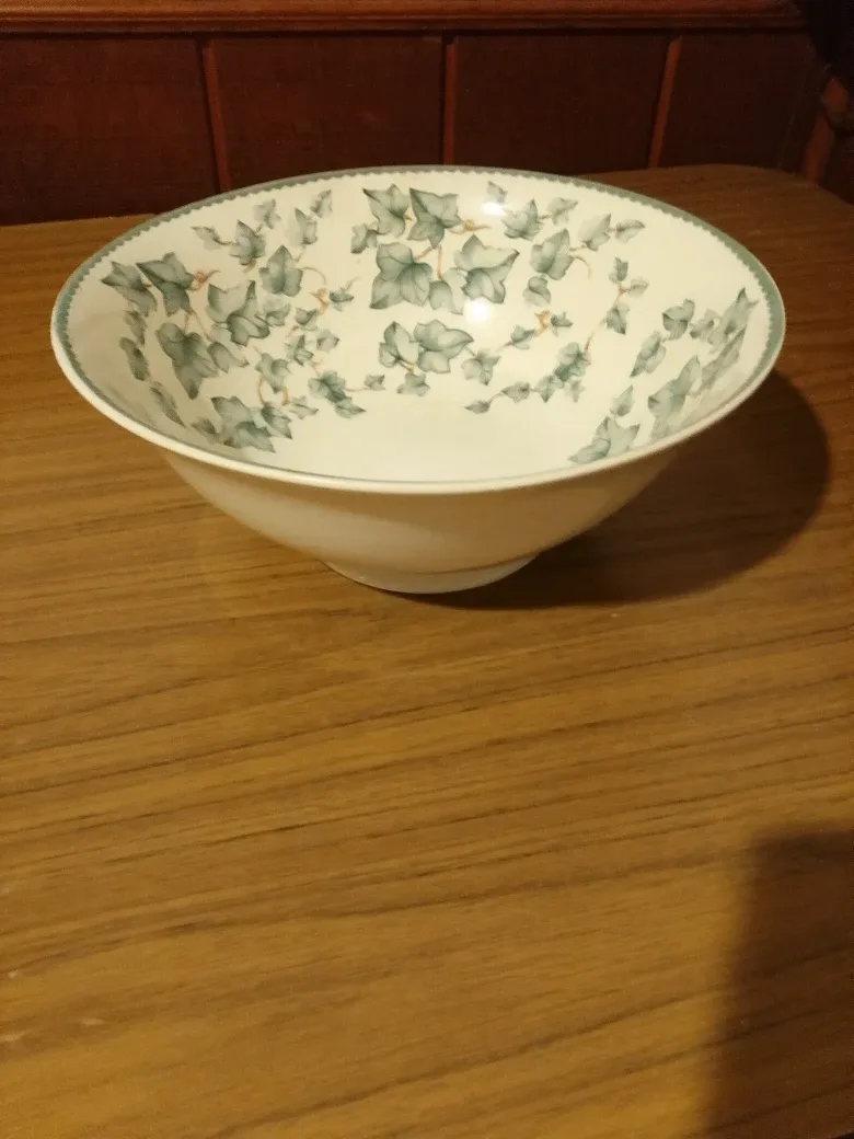 Floral Patterned Serving Bowl image indicator(3)