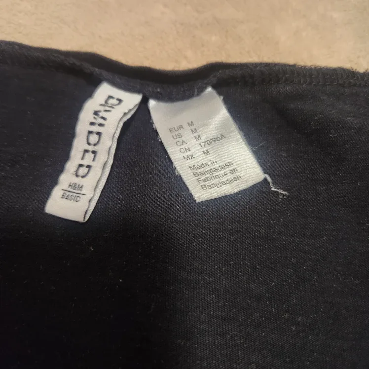 H&M Divided Black T-Shirt image indicator(2)
