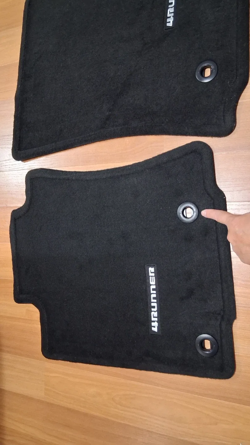 Toyota 4Runner black carpet floor mats Front Seats image indicator(5)