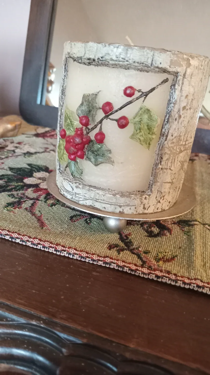 Decorative Birch Bark Candle with Holly Design image indicator(3)