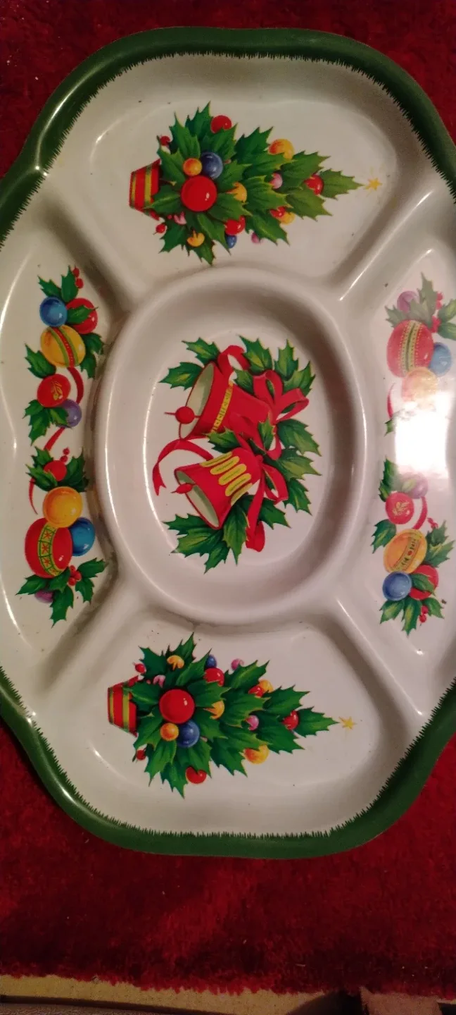 Christmas themed divided serving trays image indicator(3)