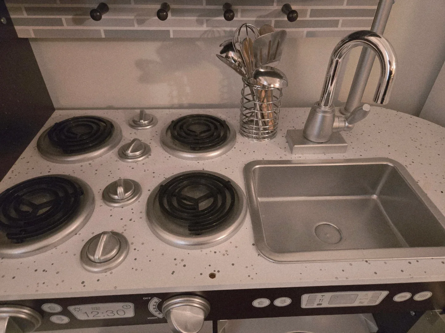 KidKraft Play Uptown Kitchen image indicator(6)