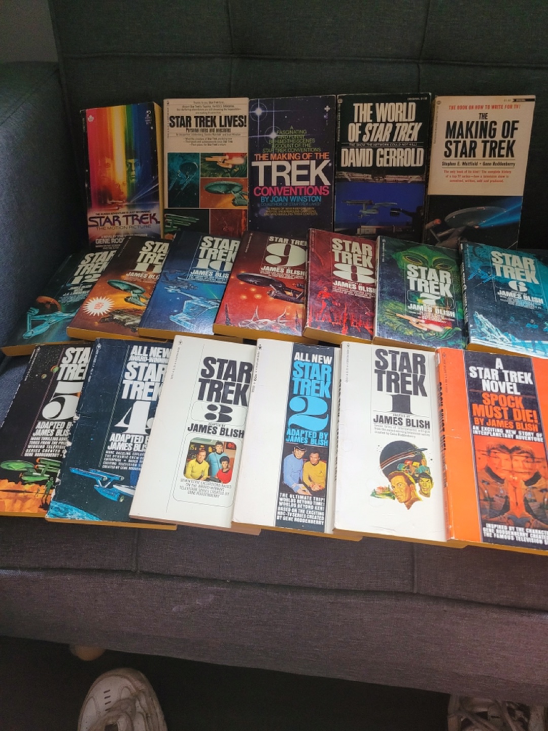LOT Star Trek book collection, medallion, blueprints - photo 2