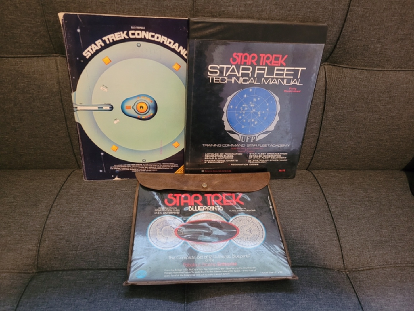 LOT Star Trek book collection, medallion, blueprints - photo 3