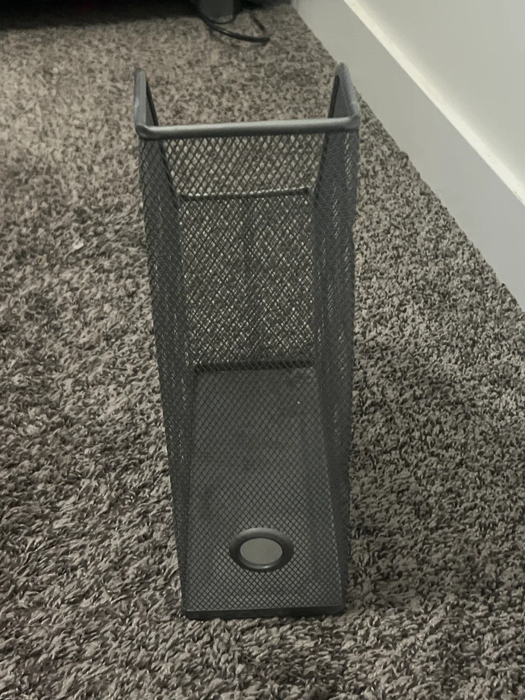 Mesh Magazine Rack - Silver image indicator(4)