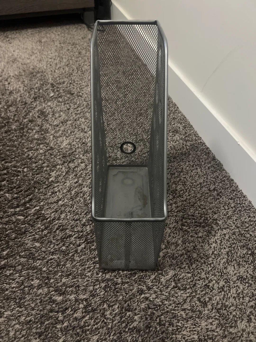 Mesh Magazine Rack - Silver image indicator(2)