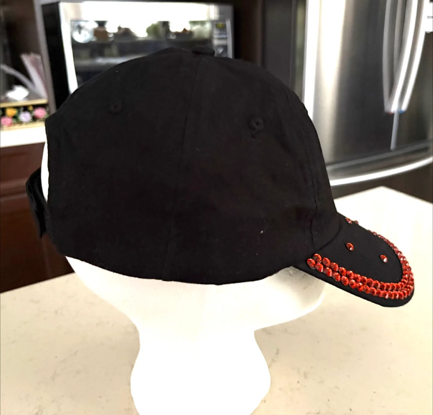 Black Baseball Cap with Glittering Red Crystal Maple Leaf image indicator(2)